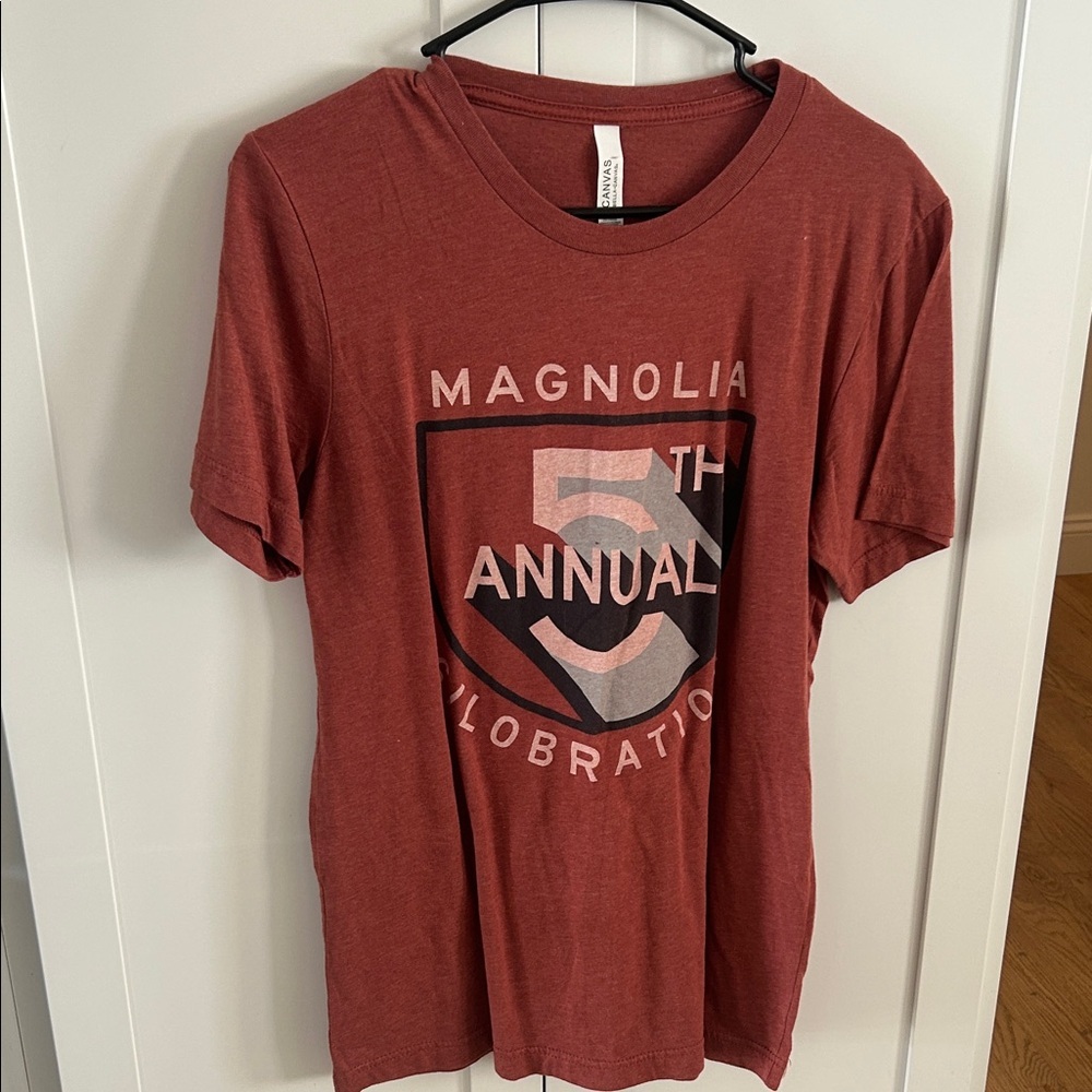 Magnolia Red Short Sleeve Tee Size medium